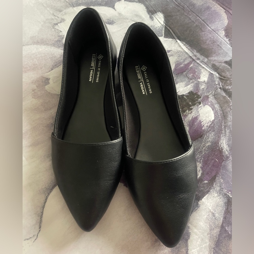 Black pointed toe flats